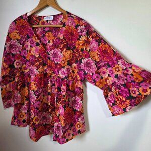 NEW WITHOUT TAG EMILY WONDER FLORAL V NECK BABYDOLL TOP BELL SLEEVES SZ SMALL